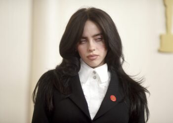 Η Billie Eilish κάνει την αρχή για πιο «πράσινες» συναυλίες - Πρέπει να προσπαθήσω να φέρω μια αλλαγή