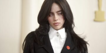 Η Billie Eilish κάνει την αρχή για πιο «πράσινες» συναυλίες - Πρέπει να προσπαθήσω να φέρω μια αλλαγή