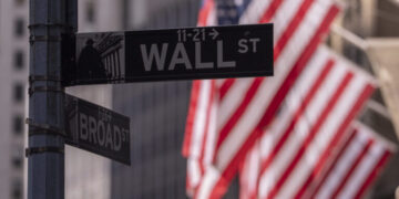 Πτωτικό κλείσιμο στη Wall Street εν μέσω γεωπολιτικής αβεβαιότητας στη Μέση Ανατολή