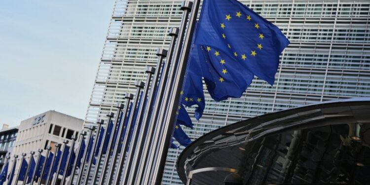 Το σχέδιο της Κομισιόν για την ενεργειακή κρίση: Επιδοτήσεις, vouchers και μείωση φόρων στην ενέργεια – Ενίσχυση των ενεργειακών δικτύων