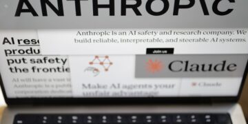 Ομοσπονδιακές υπηρεσίες αγνοούν την απαγόρευση Τραμπ για χρήση του νέου μοντέλου AI της Anthropic