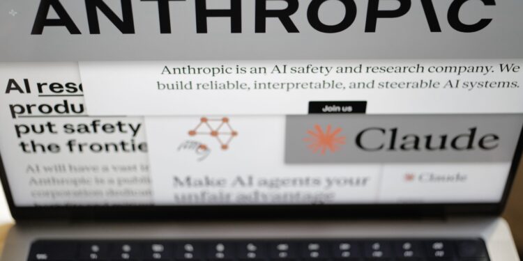 Ομοσπονδιακές υπηρεσίες αγνοούν την απαγόρευση Τραμπ για χρήση του νέου μοντέλου AI της Anthropic