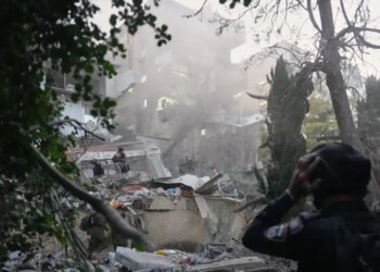 Επίδειξη δύναμης από τις ΗΠΑ μετά το τελεσίγραφο Τραμπ: Έχουμε χτυπήσει ως τώρα 13.000 στόχους στο Ιράν και 155 πλοία