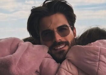 Ο Άρης Μουγκοπέτρος μοιράστηκε νέες τρυφερές φωτογραφίες με τις δίδυμες κόρες του