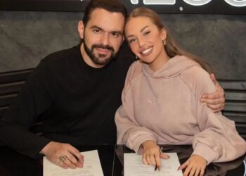 Η Ανδρομάχη ανανέωσε το συμβόλαιό της με την Panik Records