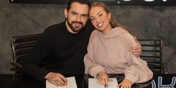 Η Ανδρομάχη ανανέωσε το συμβόλαιό της με την Panik Records