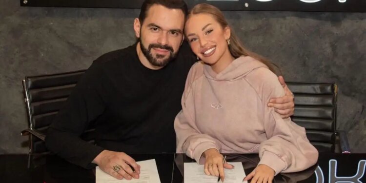 Η Ανδρομάχη ανανέωσε το συμβόλαιό της με την Panik Records