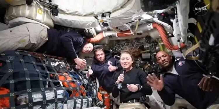 Artemis II: Η αμήχανη ενός λεπτού σιωπή κατά την συνομιλία του Ντόναλντ Τραμπ με τους αστροναύτες