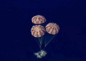 Artemis II: Επέστρεψαν στην γη οι 4 αστροναύτες μετά το ιστορικό ταξίδι στη Σελήνη - Δείτε βίντεο και φωτογραφίες