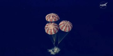 Artemis II: Επέστρεψαν στην γη οι 4 αστροναύτες μετά το ιστορικό ταξίδι στη Σελήνη - Δείτε βίντεο και φωτογραφίες