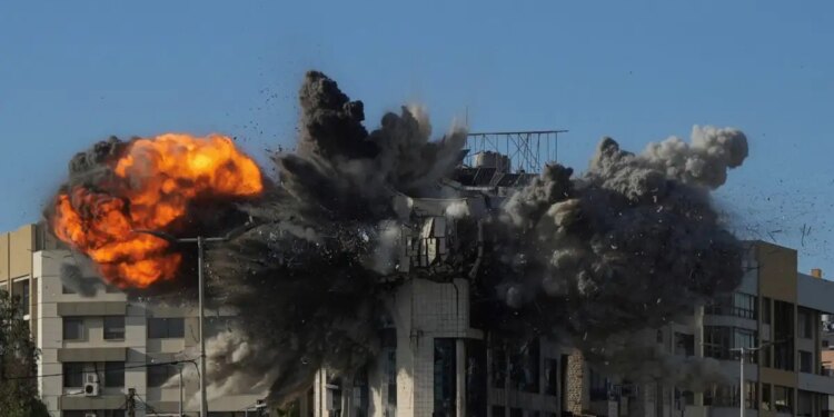 Οι Χούθι επιτέθηκαν ξανά στο Ισραήλ - Ισχυρές εκρήξεις σε αεροδρόμιο του Κουβέιτ και σε δεξαμενόπλοιο κοντά στο Κατάρ