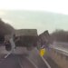 Βρετανία: Βίντεο από τροχαίο με στρατιωτικό όχημα να φέρνει «τούμπες» σε αυτοκινητόδρομο