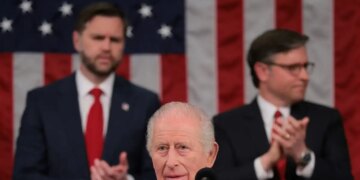 Ιστορική ομιλία του Καρόλου στο Κογκρέσο - Οι αναφορές στους δεσμούς ΗΠΑ και Βρετανίας αλλά και στους πυροβολισμούς στο δείπνο των ανταποκριτών