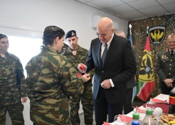 Δένδιας: Ευχές για το Πάσχα από το επιτηρητικό φυλάκιο «126» στον Έβρο