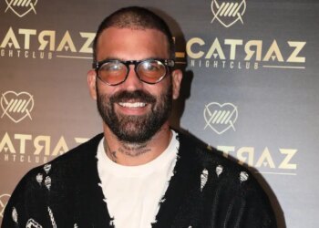 Δημήτρης Αλεξάνδρου - Ρία Ελληνίδου: Το κατοικίδιο φίδι του επιχειρηματία τυλίχτηκε γύρω από την τραγουδίστρια