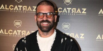 Δημήτρης Αλεξάνδρου - Ρία Ελληνίδου: Το κατοικίδιο φίδι του επιχειρηματία τυλίχτηκε γύρω από την τραγουδίστρια