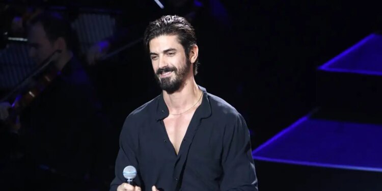 Προτιμώ να επικοινωνώ μέσα από τη δουλειά μου, όχι μέσα από προσωπικές λεπτομέρειες