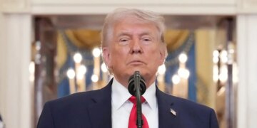 Τραμπ: Μπαράζ απειλών κατά του Ιράν - «Ο χρόνος λήγει την Τρίτη, θα σας ανατινάξουμε» αν δεν επιτευχθεί συμφωνία