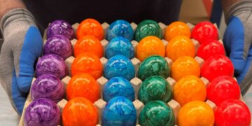 Γερμανία: Κυνηγούσαν πασχαλινά αυγά και βρήκαν ένα μπουκαλάκι με το θανατηφόρο ραδιενεργό «Πολώνιο 210»