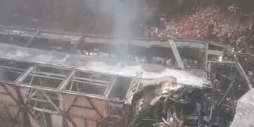 Τραγωδία στον Ισημερινό: 14 νεκροί και δεκάδες τραυματίες από πτώση λεωφορείου σε χαράδρα