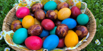 Αυγά και Πάσχα: Όσα πρέπει να γνωρίζετε για την ασφάλειά σας – Από το βράσιμο και το βάψιμο μέχρι τη συντήρηση