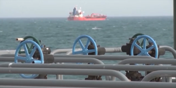 Σε υψηλό τετραετίας το πετρέλαιο – Εκτόξευση του Μπρεντ στα 125 $ και ανησυχία στις αγορές μετά την απειλή Τραμπ για παρατεταμένο αποκλεισμό του Ορμούζ