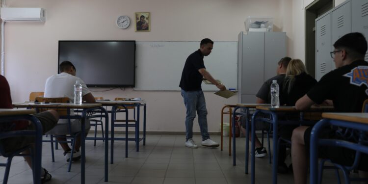 Πότε ολοκληρώνονται τα μαθήματα σε λύκεια και γυμνάσια - Το χρονοδιάγραμμα για τις εξετάσεις