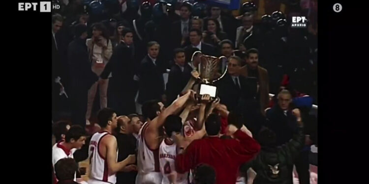 Μνήμες Γηπέδων | 1997: Η πρώτη Ευρωπαϊκή επιτυχία του Ολυμπιακού στη Ρώμη (video) - www.ertsports.gr