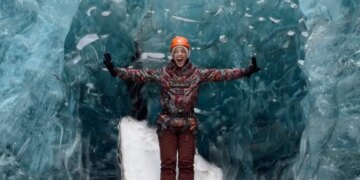 Η Ευγενία Σαμαρά ταξίδεψε στη μαγευτική Ισλανδία και έκανε καταδύσεις και βόλτες σε παγετώνες