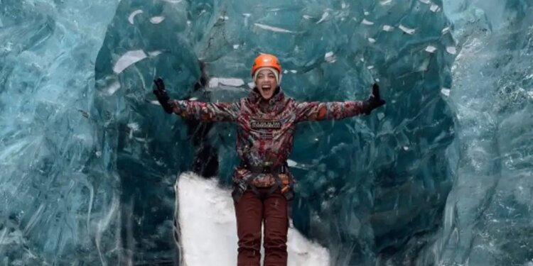 Η Ευγενία Σαμαρά ταξίδεψε στη μαγευτική Ισλανδία και έκανε καταδύσεις και βόλτες σε παγετώνες