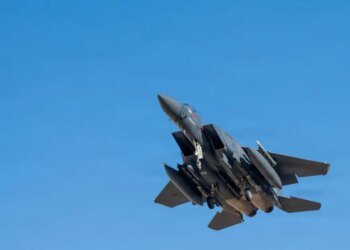 Αμερικανός βετεράνος πιλότος αποκαλύπτει πως επιβιώνεις αν πέσει το αεροσκάφος σου: «Να κρυφτείς, να βρεις νερό»