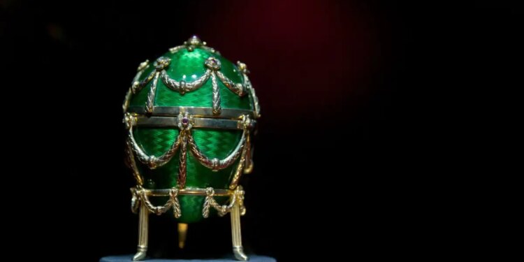 Λονδίνο: Άνδρας έκλεψε τσάντα και ανακάλυψε πως μέσα είχε θησαυρό 2,5 εκατ. ευρώ - Τα πολύτιμα αντικείμενα παραμένουν άφαντα