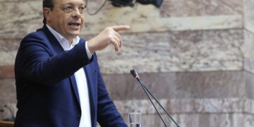 Κόντρα Φάμελου - Παπασταύρου: Δηλώσεις περί διεφθαρμένης κυβέρνησης και η απάντηση του υπουργού