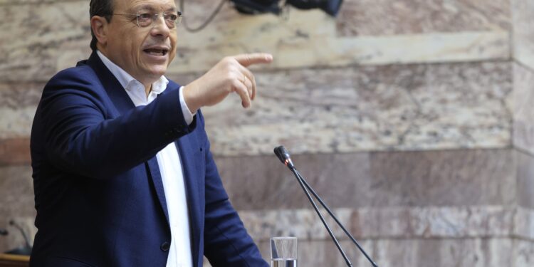 Κόντρα Φάμελου - Παπασταύρου: Δηλώσεις περί διεφθαρμένης κυβέρνησης και η απάντηση του υπουργού