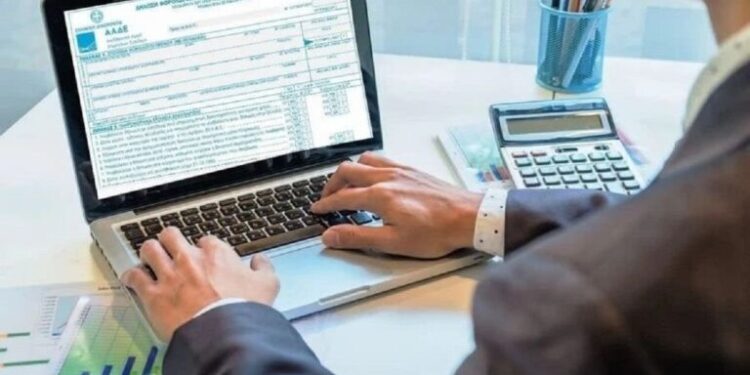 Φορολογικές δηλώσεις: Υποβλήθηκαν 2,3 εκατ. με την οριστικοποίηση των προσυμπληρωμένων – Τι πρέπει να γνωρίζετε για τις τροποποιητικές