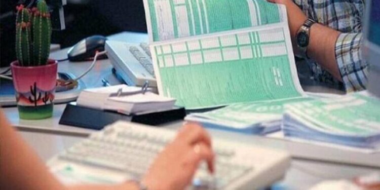 Εφορία: Χρεωστικά εκκαθαριστικά με μέσο φόρο 1.070 ευρώ – Τι δείχνουν οι πρώτες 588.800 δηλώσεις – Άνοιξε η εφαρμογή για τις τροποποιητικές
