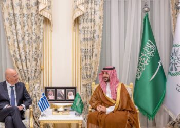 Συνάντηση Δένδια με τον υπουργό Άμυνας της Σαουδικής Αραβίας