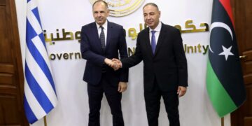 Στη Λιβύη ο Γεραπετρίτης: Διάλογος με την Τρίπολη για την οριοθέτηση υφαλοκρηπίδας και ΑΟΖ