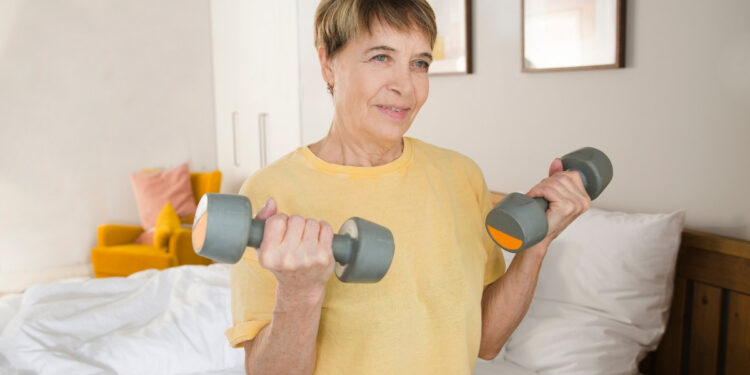 50% μικρότερο κίνδυνο πρόωρου θανάτου έχουν οι γυναίκες που ασκούνται στη μέση ηλικία