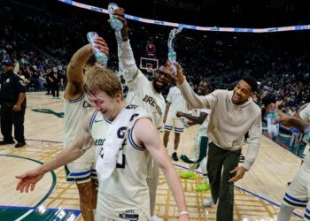 Νίκη χωρίς Γιάννη για τους Μπακς - www.ertsports.gr