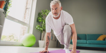 Ένας απλός οδηγός για να διατηρήσετε τη φόρμα σας χωρίς να χρειάζεστε το γυμναστήριο