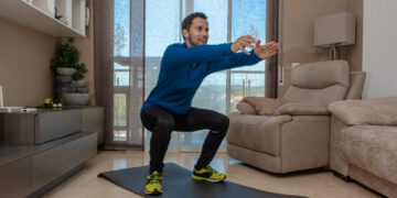 Θέλετε να ξεκινήσετε τη γυμναστική στο σπίτι; Αυτές οι 5 ασκήσεις αποτελούν τη βάση