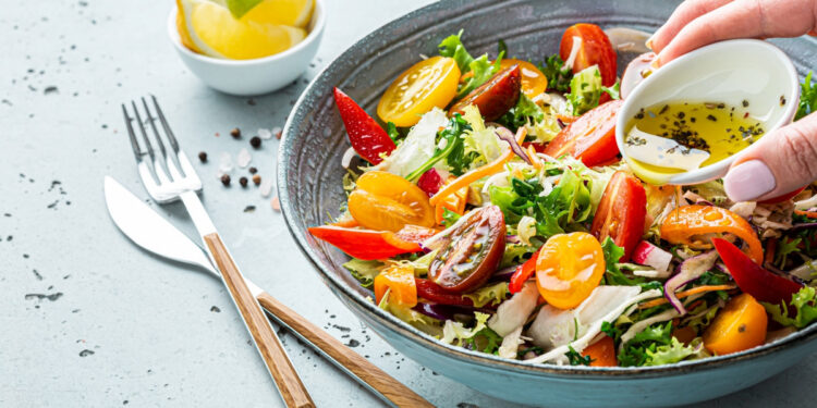 Μακροζωία μετά τα 45: Πέντε δίαιτες που μπορούν να προσθέσουν χρόνια στη ζωή σας