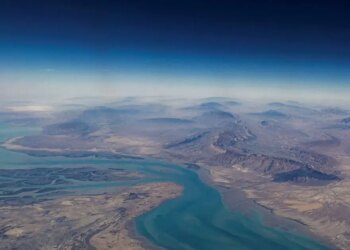 Στενά του Ορμπούζ: 15 πλοία πέρασαν το τελευταίο 24ώρο με την άδεια του Ιράν