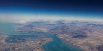 Στενά του Ορμπούζ: 15 πλοία πέρασαν το τελευταίο 24ώρο με την άδεια του Ιράν