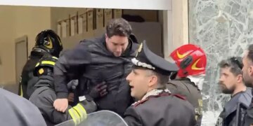 Ληστεία α λα Casa de Papel σε τράπεζα στη Νάπολη: Οι ληστές φορούσαν μάσκες διάσημων ηθοποιών, κράτησαν 25 ομήρους και διέφυγαν με κινηματογραφικό τρόπο