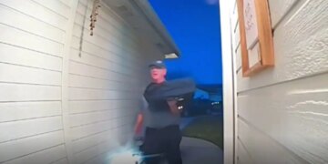 ΗΠΑ: Ο viral ντελιβεράς που μάζεψαν γι' αυτόν 40.000 δολάρια σε φιλοδωρήματα