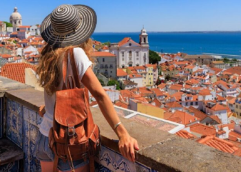 Ξεκινά σήμερα η υποβολή αιτήσεων για τον Κοινωνικό Τουρισμό – Τα κριτήρια και οι δικαιούχοι