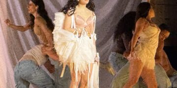 Ποια διάσημη Ελληνίδα τραγουδίστρια ζήτησε το λογαριασμό στη Rosalia;