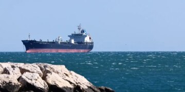 Το Ιράν απειλεί να επιτεθεί στις ΗΠΑ αν συνεχίσουν τον ναυτικό αποκλεισμό των λιμανιών τους